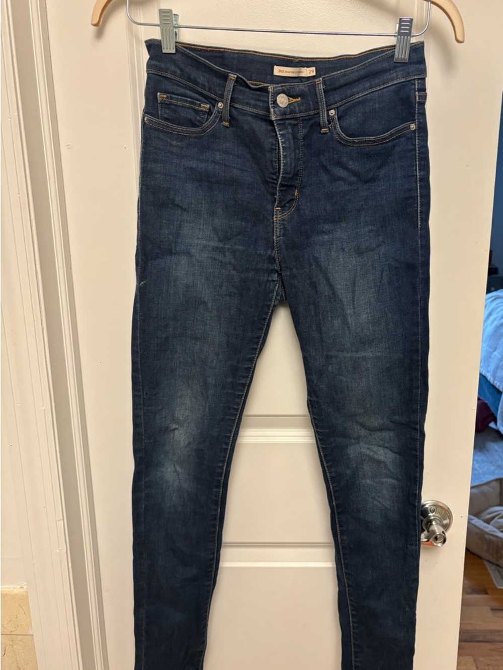Levi’s 310 Shaping Super Skinny